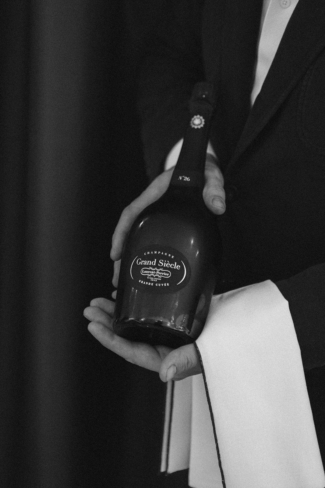 Champagne Grand Siècle servido en sala