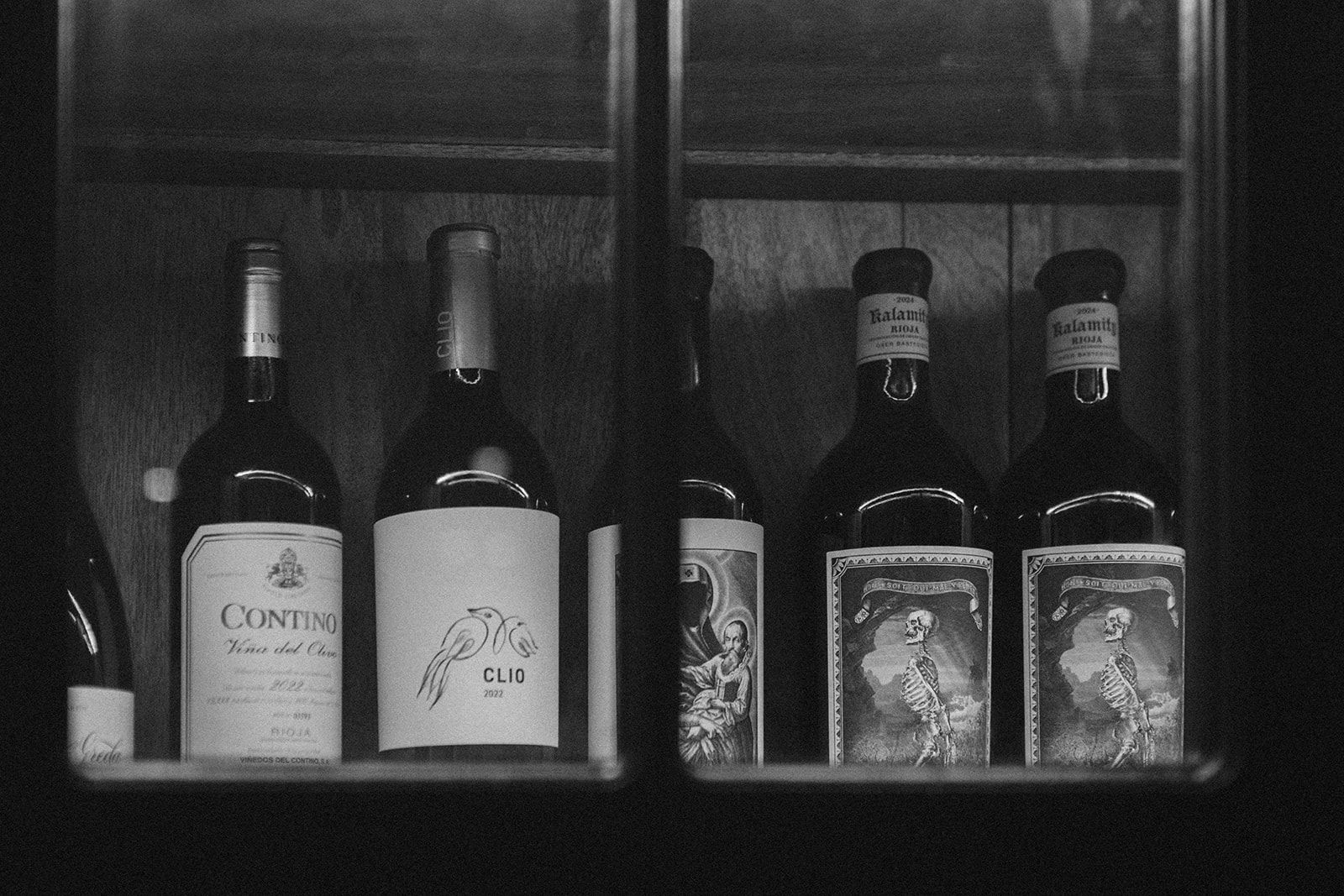 Vinoteca con referencias seleccionadas